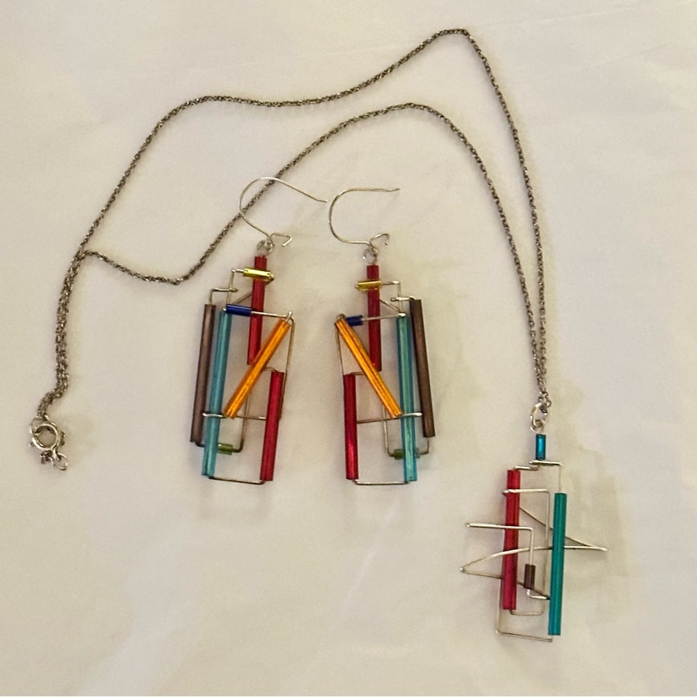Vintage Unique Dangle Earrings w/ Matching Neclace 8” chain (16” laid flat)